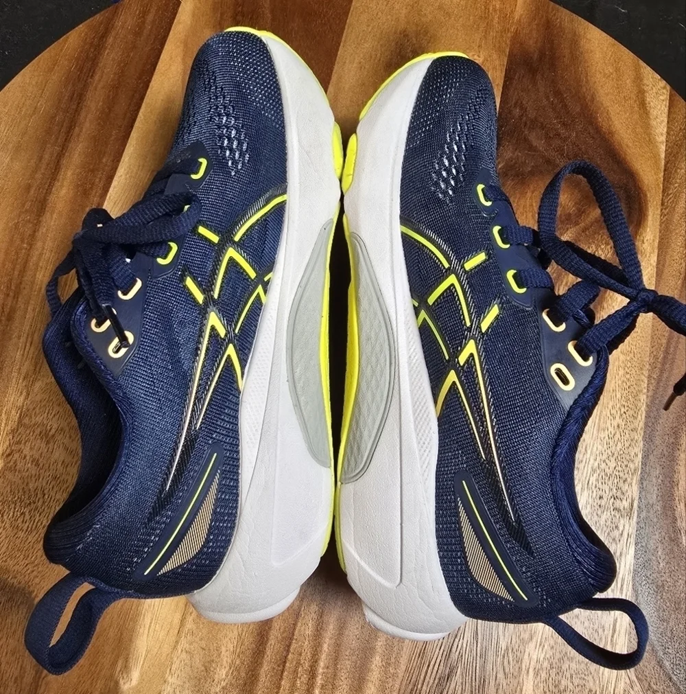 Asics Kids Gel Kayano 31 Pure Gel Running Shoes Blue, yellow, orange  Size 1.5